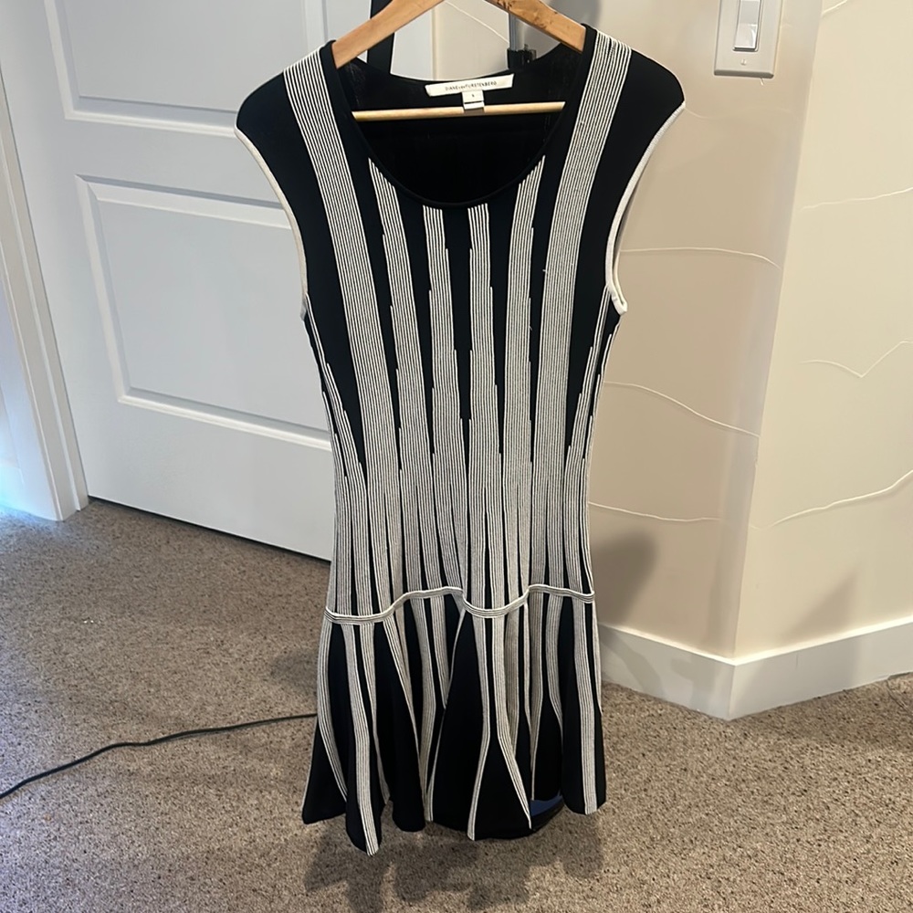 DVF DRESS FORM FITTING SMALL
